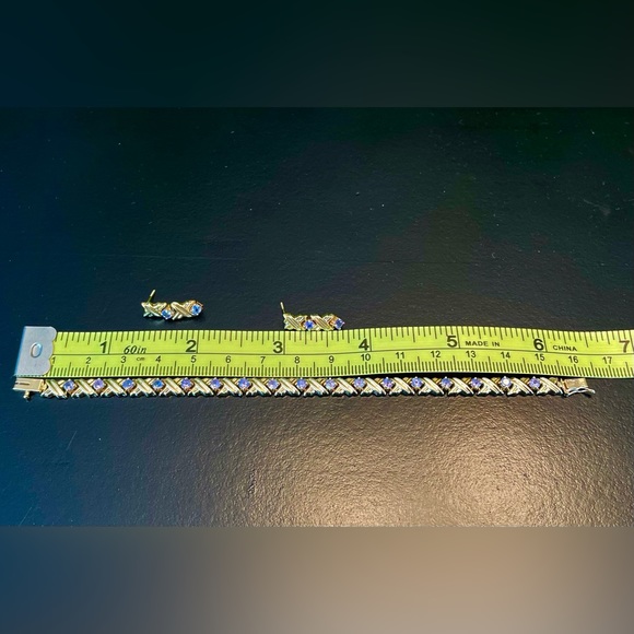 14 Karat Gold & Tanzanite Bracelet & Earrings - Picture 8 of 11